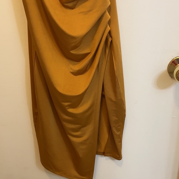Cute dark gold dress! Fits small/medium - Picture 4 of 8